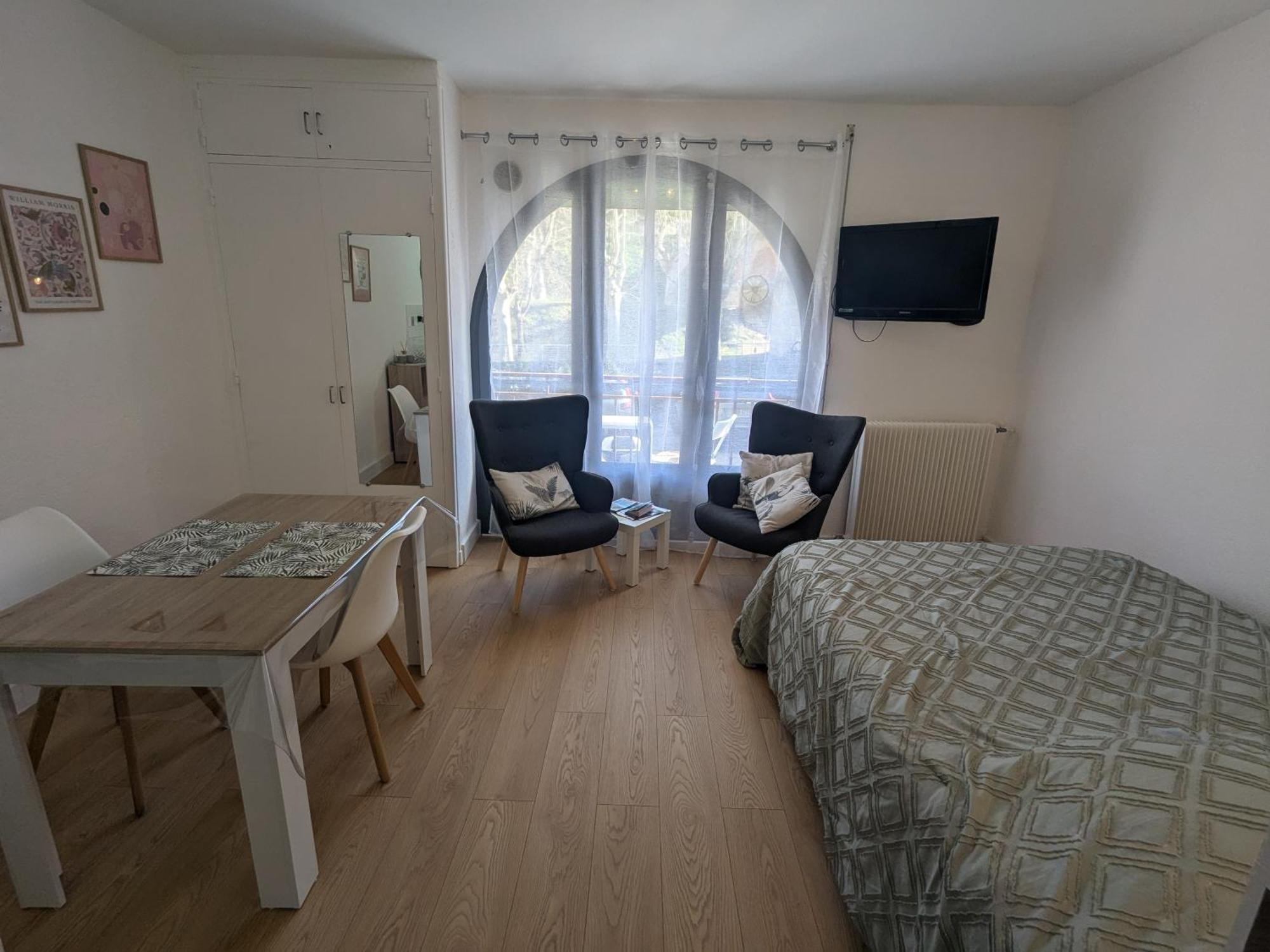Rue Castellane Pour Cure Ou Tourisme A 2 Min Des Thermes